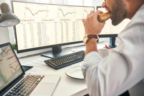 Pourquoi passer par un courtier en énergie renouvelable pour votre entreprise ?