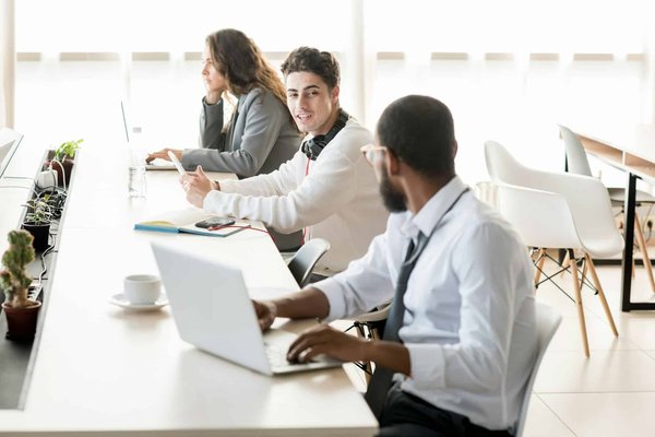 Histoire du coworking : les débuts de cette pratique jusqu'à son évolution actuelle