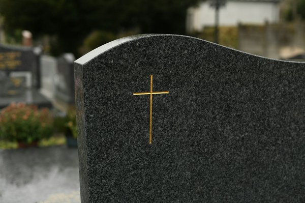 Créez des plaques funéraires personnalisées de qualité supérieure