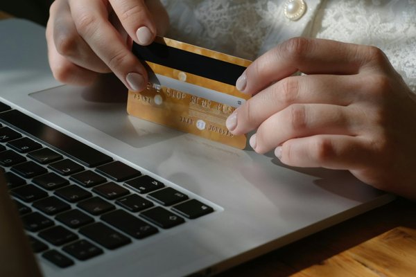 Utiliser une carte prépayée pcs : avantages et sécurité