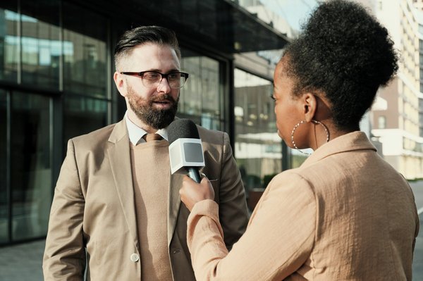 Communiquer avec les médias: maîtriser l'art des relations presse